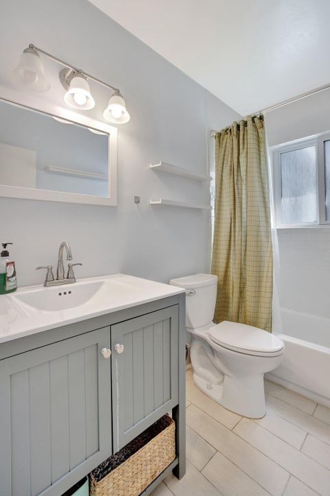 На продажу: $435,000 (2 спален, 2 ванн, 1133 Квадратных фут)