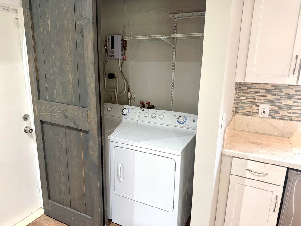 На продажу: $435,000 (2 спален, 2 ванн, 1133 Квадратных фут)