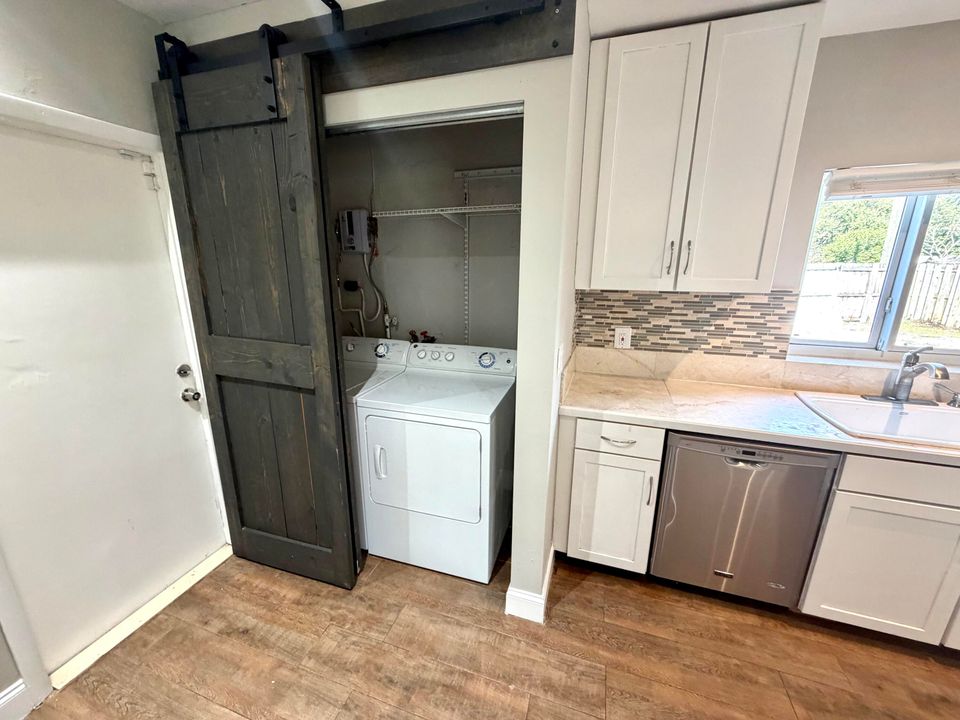 На продажу: $435,000 (2 спален, 2 ванн, 1133 Квадратных фут)