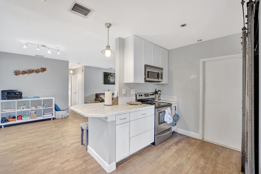 На продажу: $435,000 (2 спален, 2 ванн, 1133 Квадратных фут)