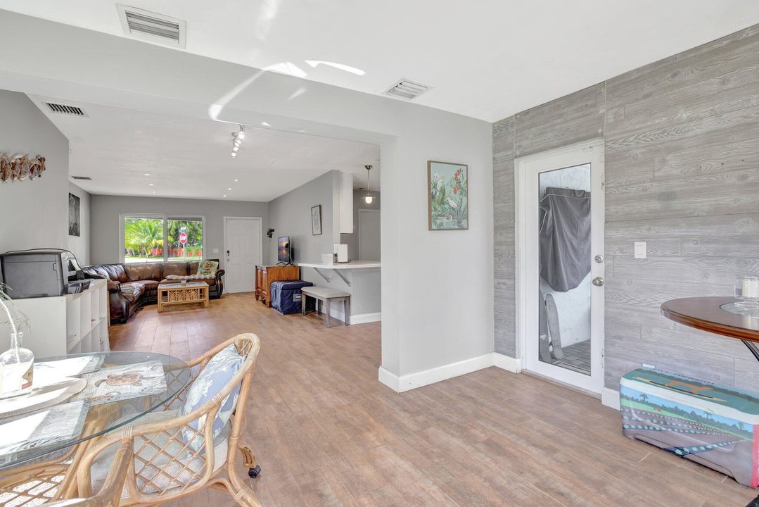 На продажу: $435,000 (2 спален, 2 ванн, 1133 Квадратных фут)