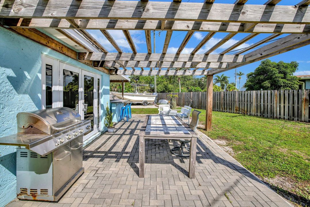 На продажу: $435,000 (2 спален, 2 ванн, 1133 Квадратных фут)