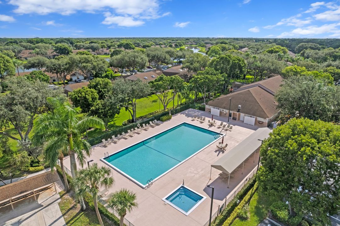 На продажу: $249,900 (2 спален, 2 ванн, 1110 Квадратных фут)