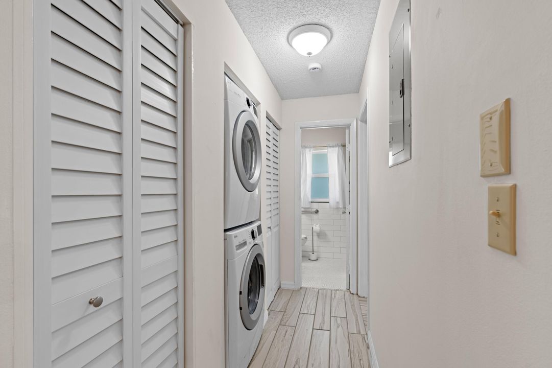 На продажу: $249,900 (2 спален, 2 ванн, 1110 Квадратных фут)