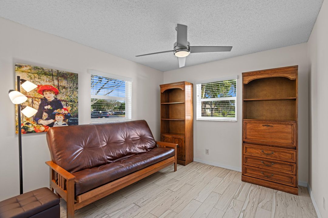 На продажу: $249,900 (2 спален, 2 ванн, 1110 Квадратных фут)