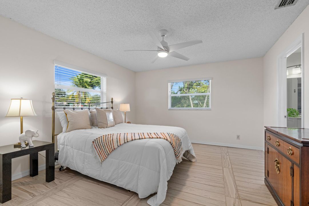 На продажу: $249,900 (2 спален, 2 ванн, 1110 Квадратных фут)