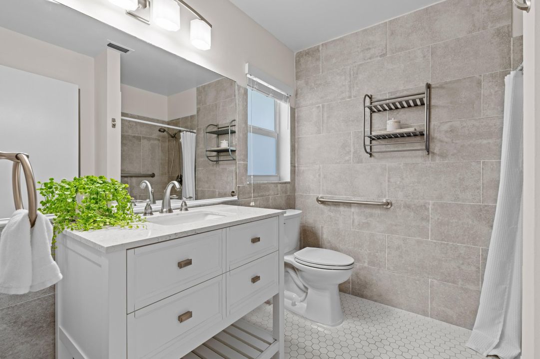 На продажу: $249,900 (2 спален, 2 ванн, 1110 Квадратных фут)