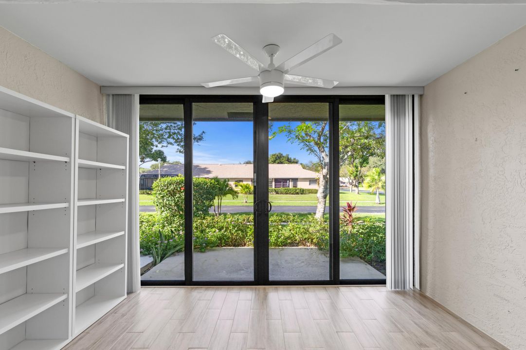 На продажу: $249,900 (2 спален, 2 ванн, 1110 Квадратных фут)