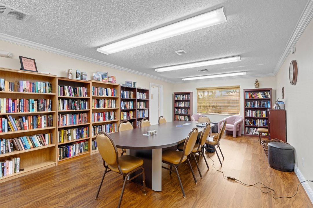 На продажу: $249,900 (2 спален, 2 ванн, 1110 Квадратных фут)