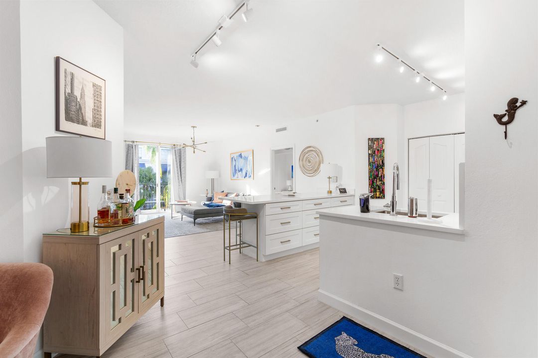 For Rent: $4,700 (2 beds, 2 baths, 1243 Square Feet)