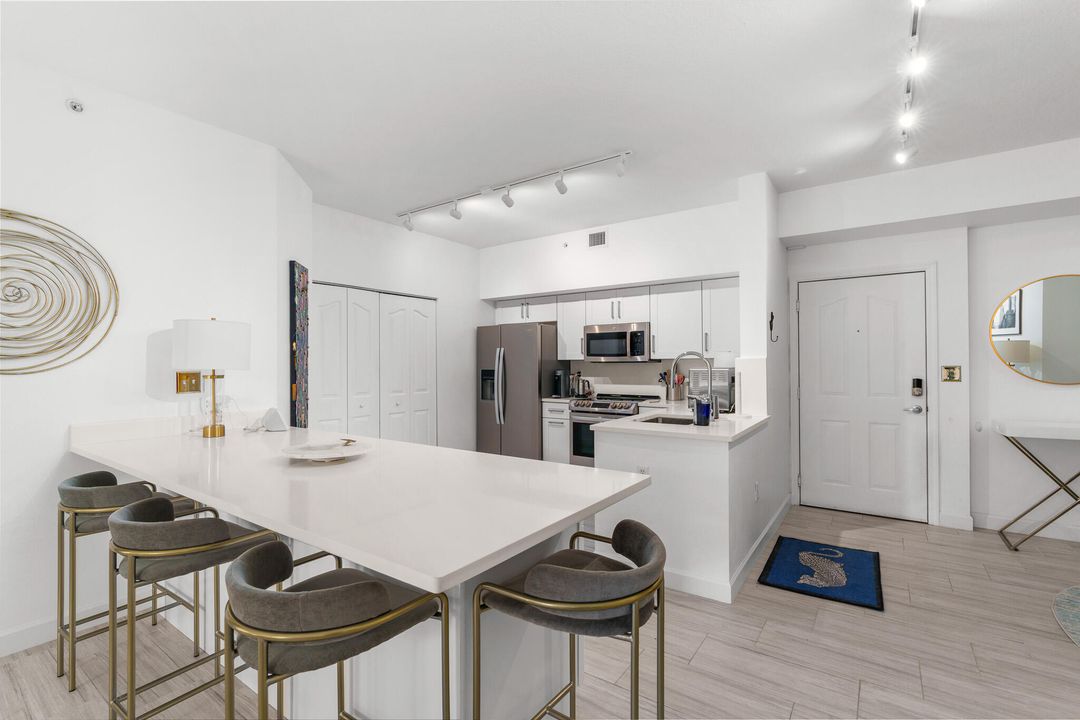 For Rent: $4,700 (2 beds, 2 baths, 1243 Square Feet)