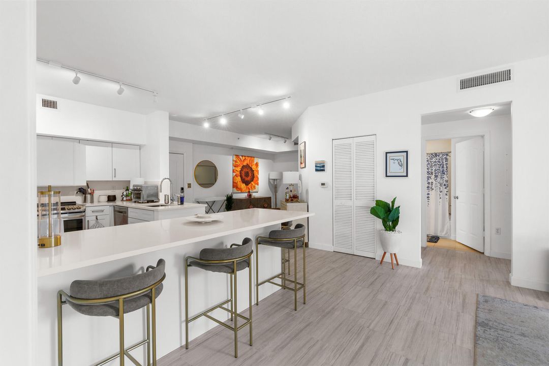 For Rent: $4,700 (2 beds, 2 baths, 1243 Square Feet)