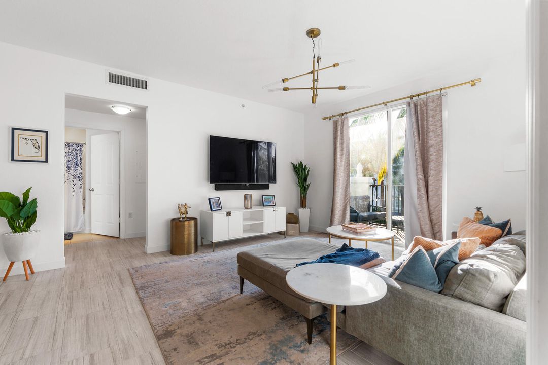 For Rent: $4,700 (2 beds, 2 baths, 1243 Square Feet)