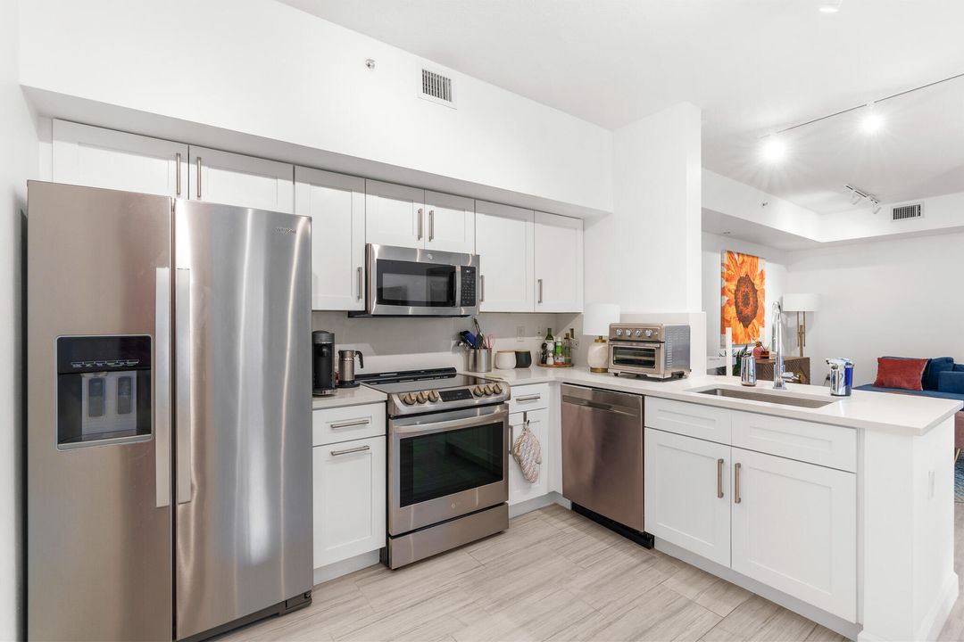 For Rent: $4,700 (2 beds, 2 baths, 1243 Square Feet)