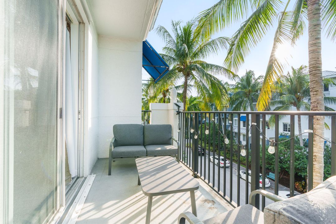 For Rent: $4,700 (2 beds, 2 baths, 1243 Square Feet)