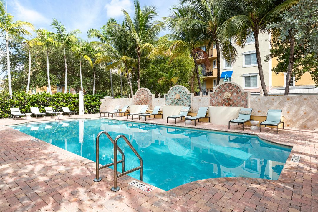 For Rent: $4,700 (2 beds, 2 baths, 1243 Square Feet)