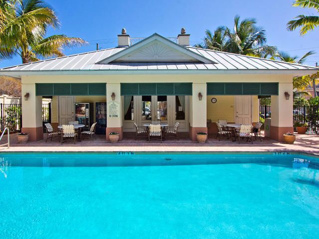 For Rent: $4,700 (2 beds, 2 baths, 1243 Square Feet)