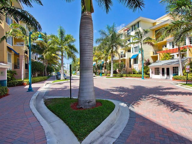 For Rent: $4,700 (2 beds, 2 baths, 1243 Square Feet)