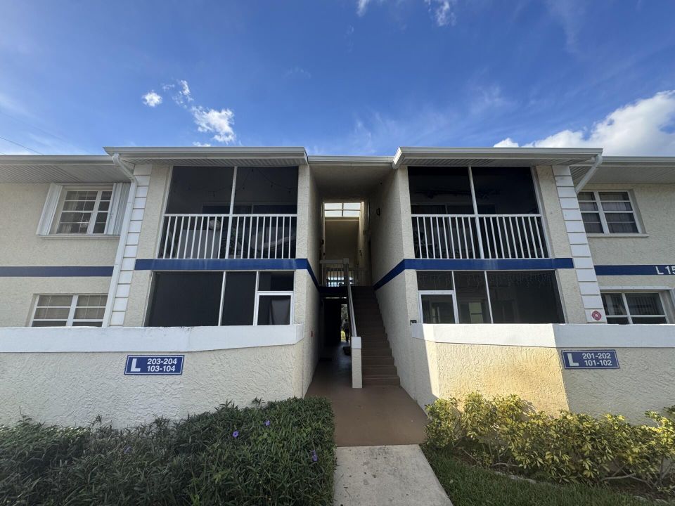 For Rent: $1,600 (2 beds, 2 baths, 886 Square Feet)