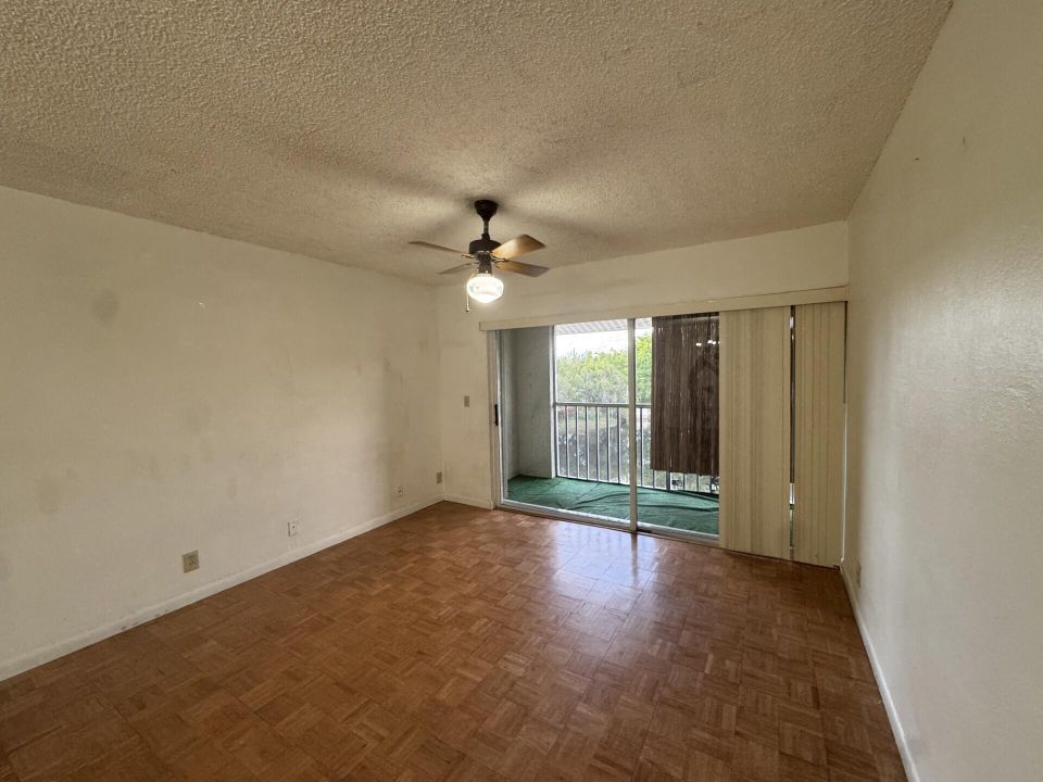 For Rent: $1,600 (2 beds, 2 baths, 886 Square Feet)