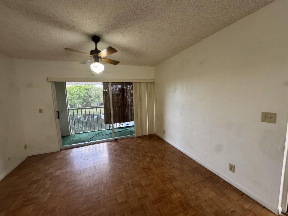 For Rent: $1,600 (2 beds, 2 baths, 886 Square Feet)