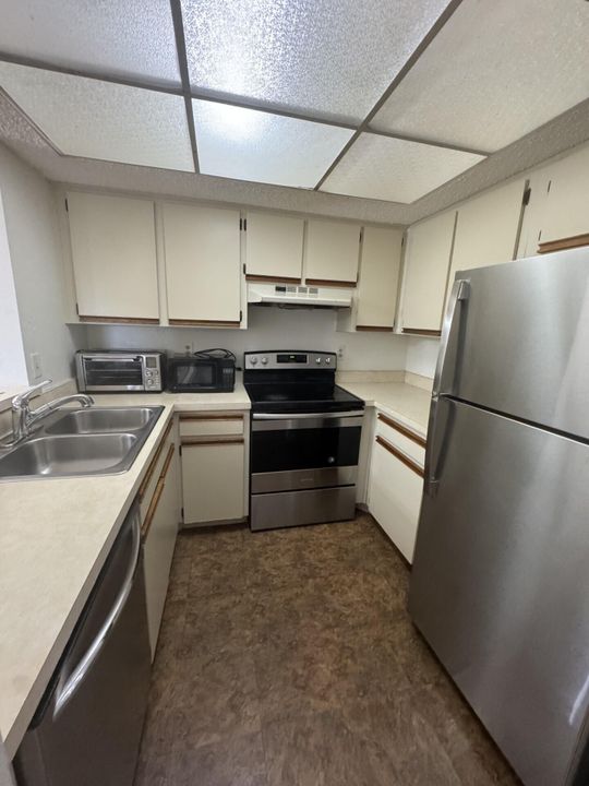 For Rent: $1,600 (2 beds, 2 baths, 886 Square Feet)