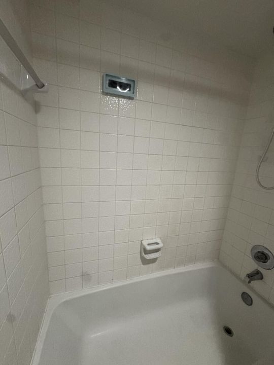 For Rent: $1,600 (2 beds, 2 baths, 886 Square Feet)