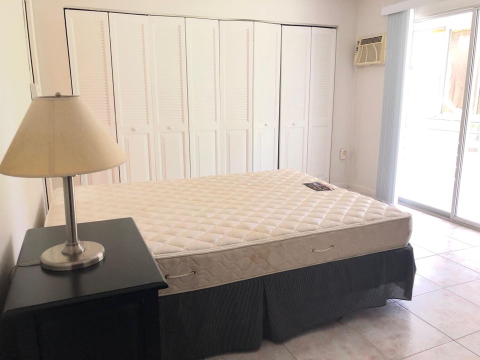 For Rent: $1,350 (1 beds, 1 baths, 700 Square Feet)