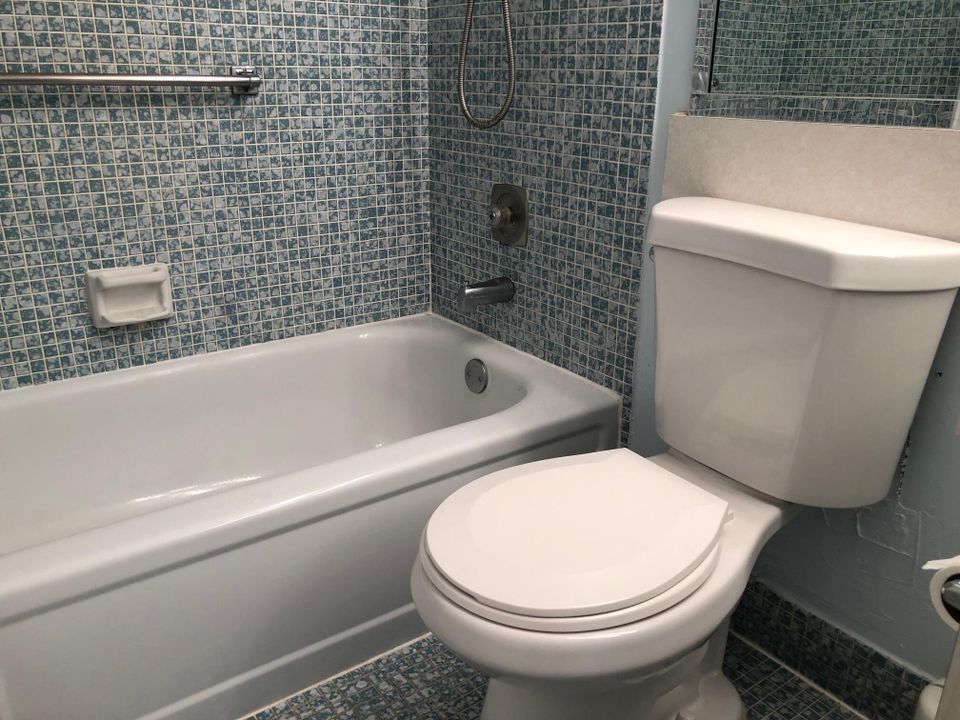 For Rent: $1,350 (1 beds, 1 baths, 700 Square Feet)