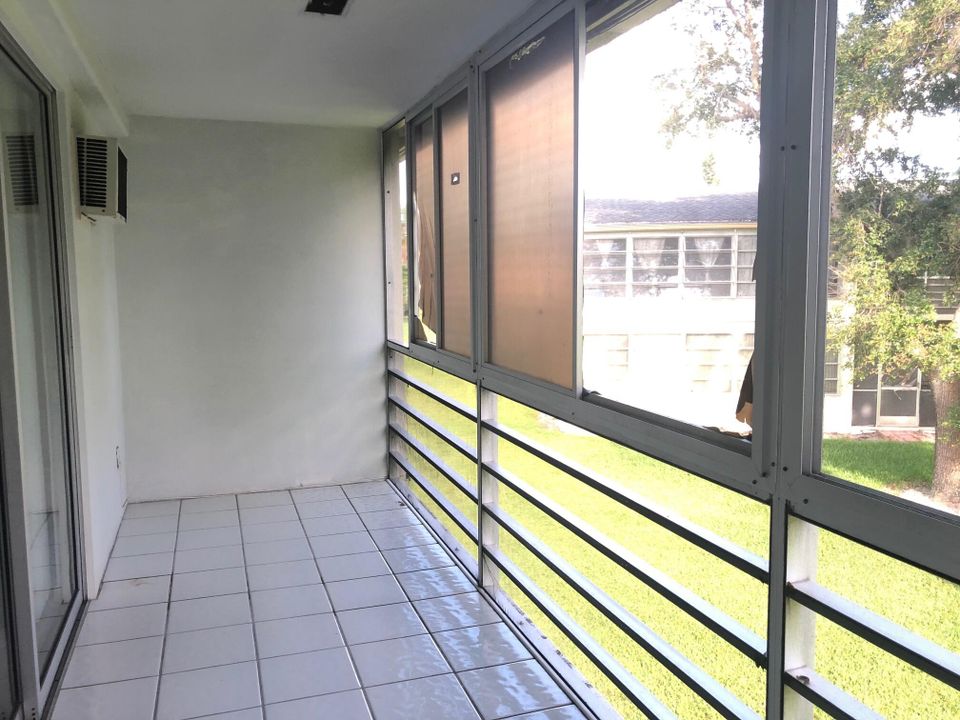 For Rent: $1,350 (1 beds, 1 baths, 700 Square Feet)