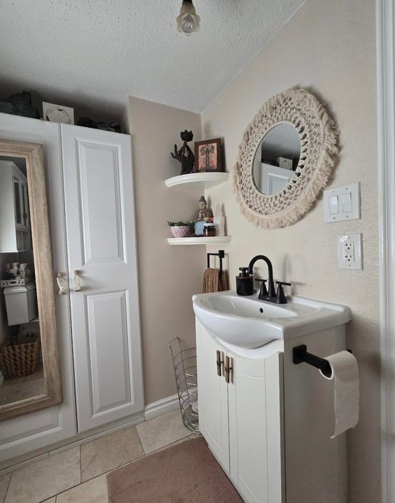 На продажу: $59,000 (1 спален, 1 ванн, 990 Квадратных фут)