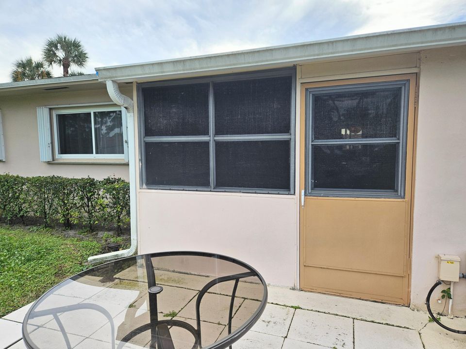 For Sale: $109,500 (1 beds, 1 baths, 662 Square Feet)