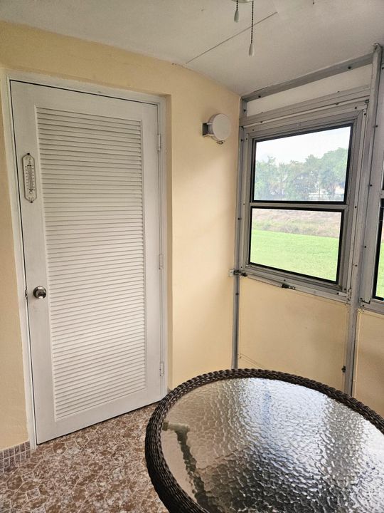 For Sale: $109,500 (1 beds, 1 baths, 662 Square Feet)