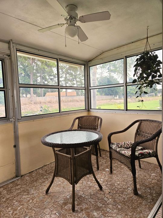 For Sale: $109,500 (1 beds, 1 baths, 662 Square Feet)