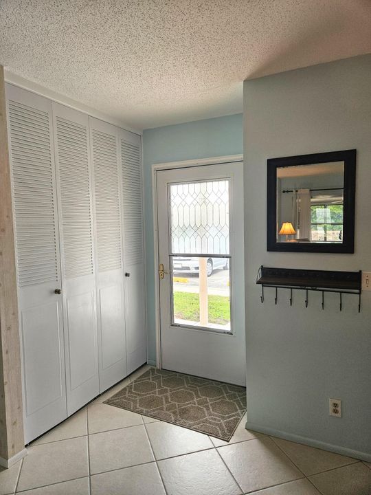 For Sale: $109,500 (1 beds, 1 baths, 662 Square Feet)