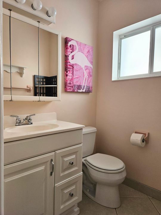 For Sale: $109,500 (1 beds, 1 baths, 662 Square Feet)