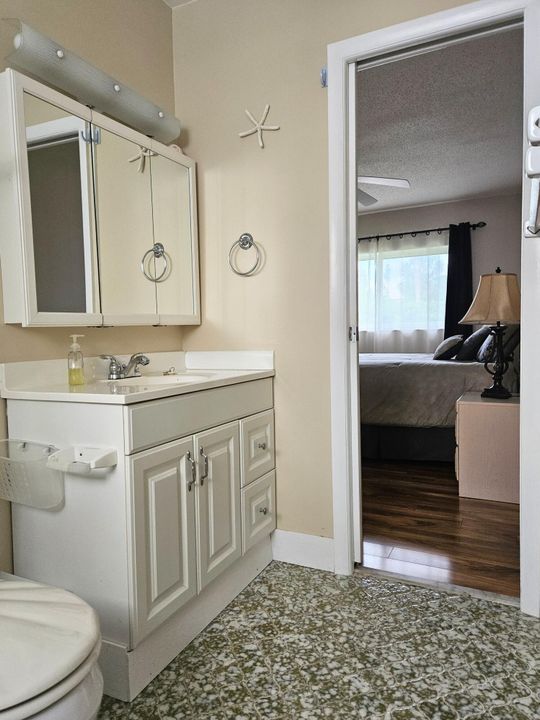 For Sale: $109,500 (1 beds, 1 baths, 662 Square Feet)