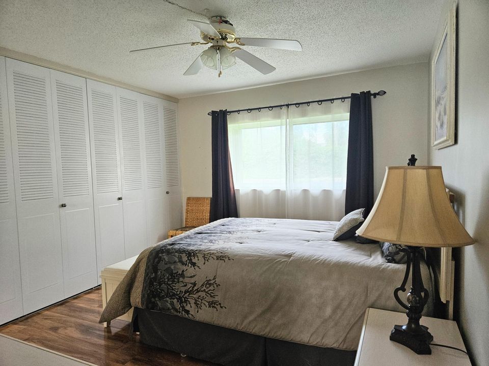 For Sale: $109,500 (1 beds, 1 baths, 662 Square Feet)