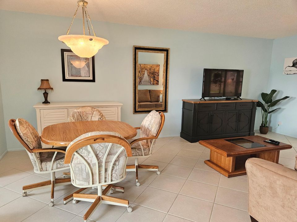 For Sale: $109,500 (1 beds, 1 baths, 662 Square Feet)