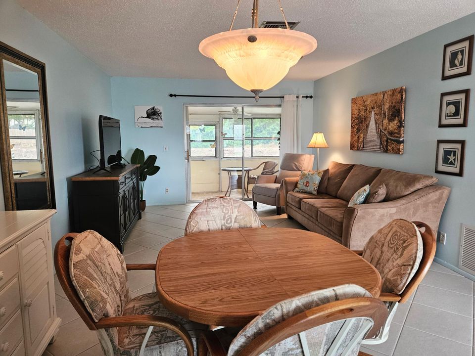 For Sale: $109,500 (1 beds, 1 baths, 662 Square Feet)