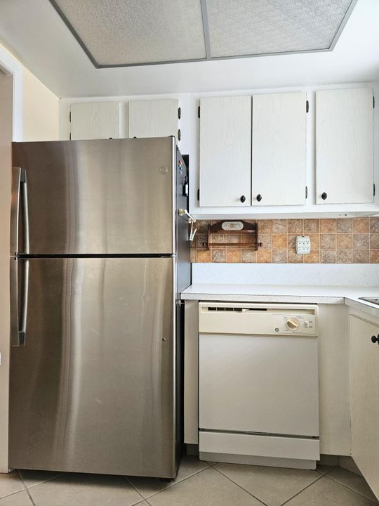 For Sale: $109,500 (1 beds, 1 baths, 662 Square Feet)