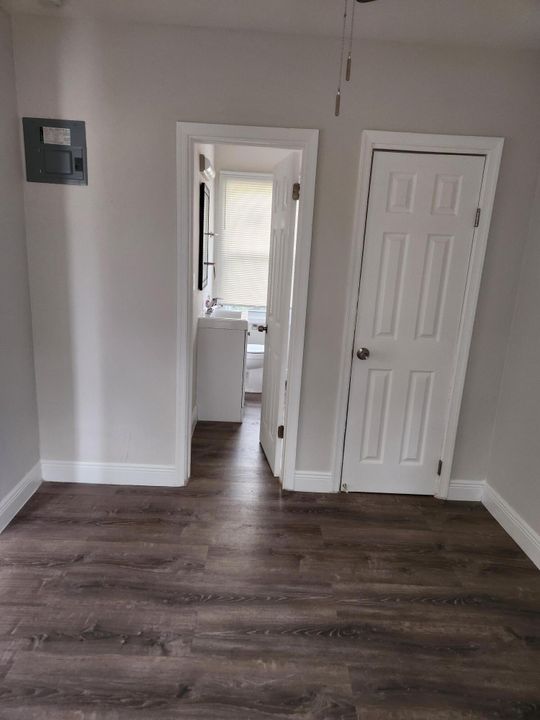 出租: $1,575 (1 贝兹, 1 浴室, 953 平方英尺)