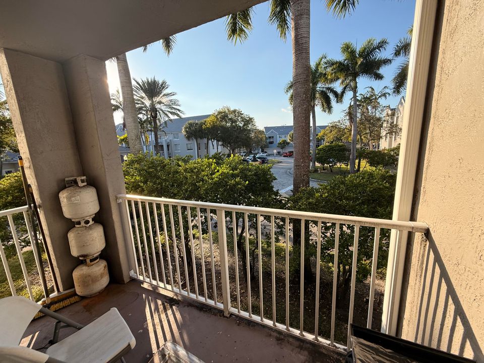 На продажу: $220,000 (2 спален, 2 ванн, 1065 Квадратных фут)