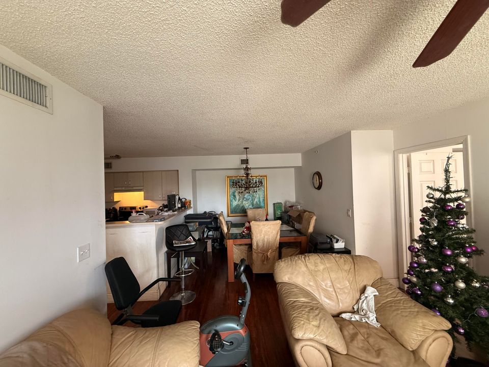 На продажу: $220,000 (2 спален, 2 ванн, 1065 Квадратных фут)