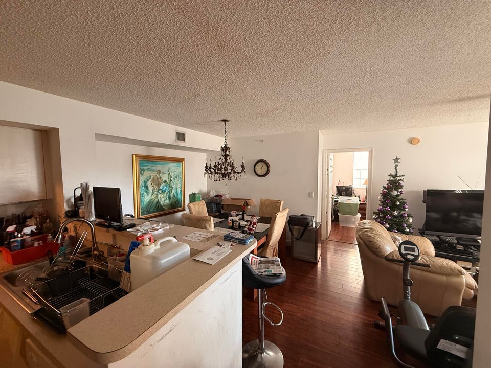 На продажу: $220,000 (2 спален, 2 ванн, 1065 Квадратных фут)