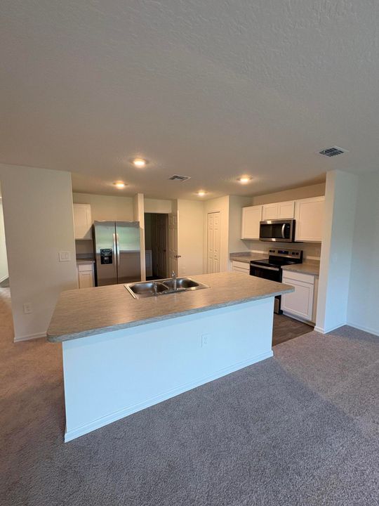 For Rent: $2,200 (4 beds, 2 baths, 1806 Square Feet)