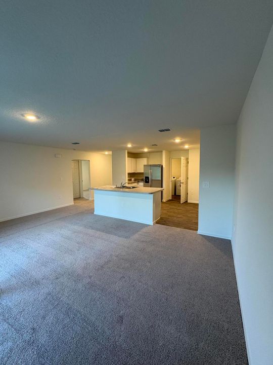 For Rent: $2,200 (4 beds, 2 baths, 1806 Square Feet)