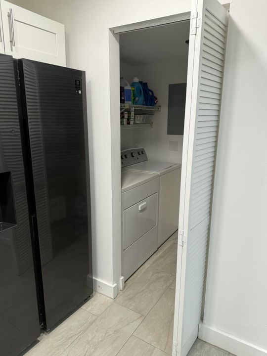 На продажу: $200,000 (2 спален, 1 ванн, 935 Квадратных фут)