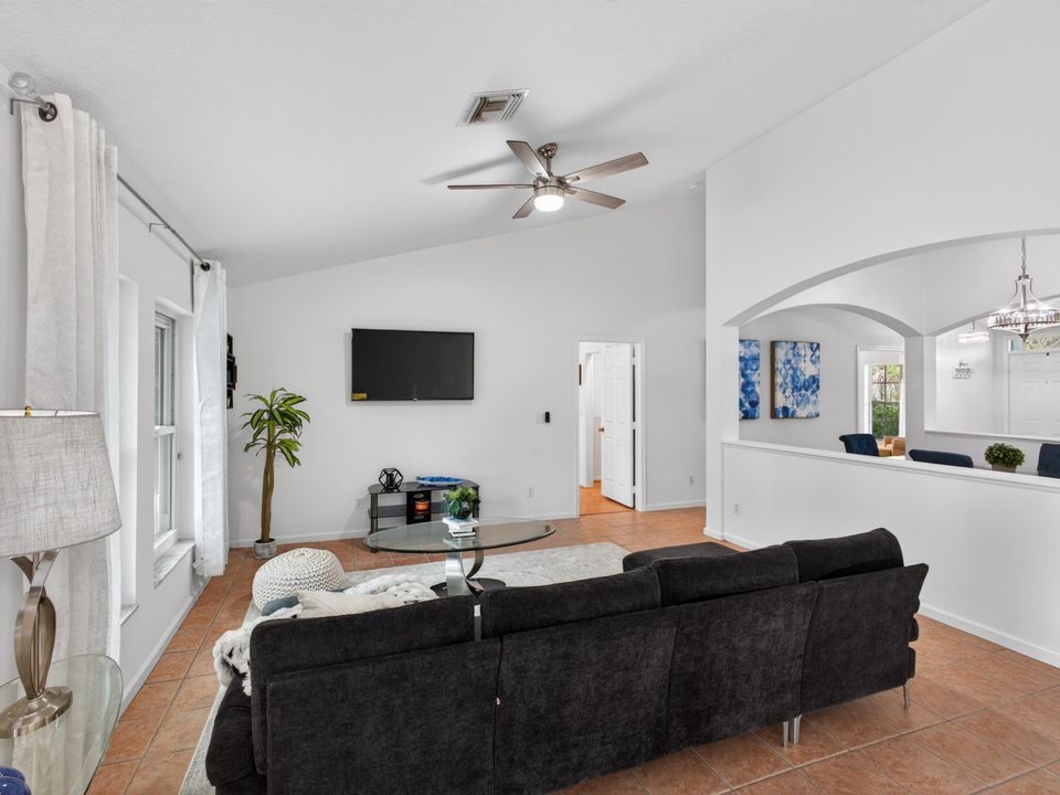 For Sale: $615,000 (3 beds, 2 baths, 1770 Square Feet)