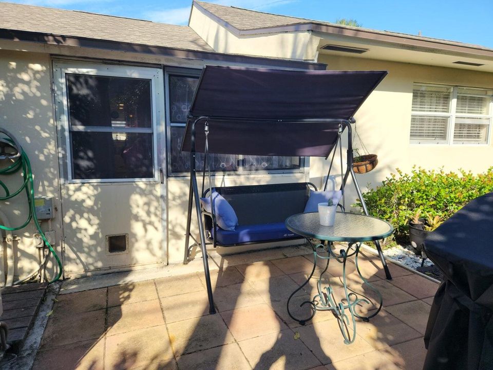 出租: $1,975 (2 贝兹, 2 浴室, 895 平方英尺)